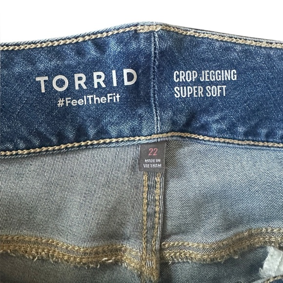 TORRID #FeelTheFit Crop Jegging Super Soft distressed stretch size 22 - Picture 5 of 7